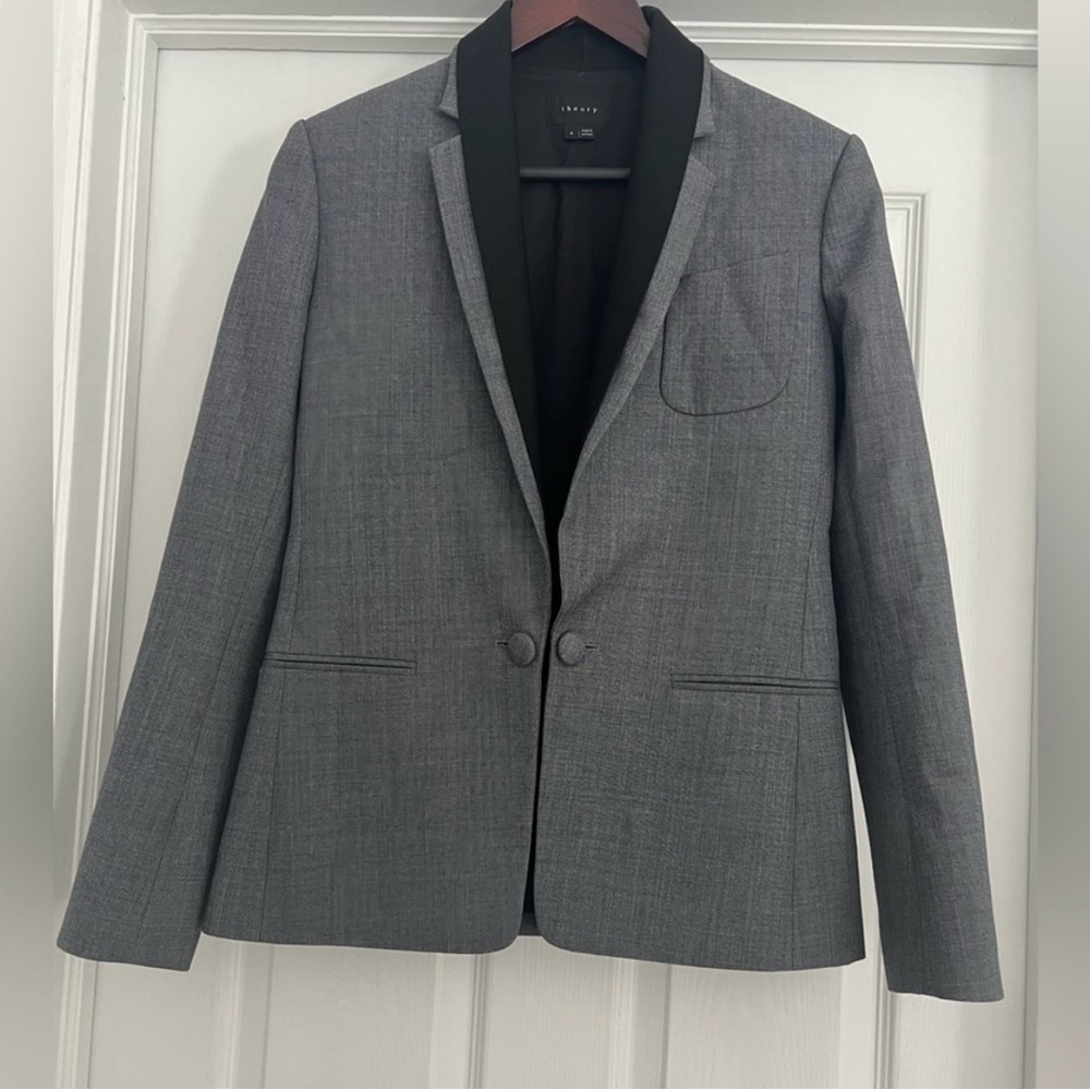 THEORY grey size 4 blazer, light wool / elastane gabardine.